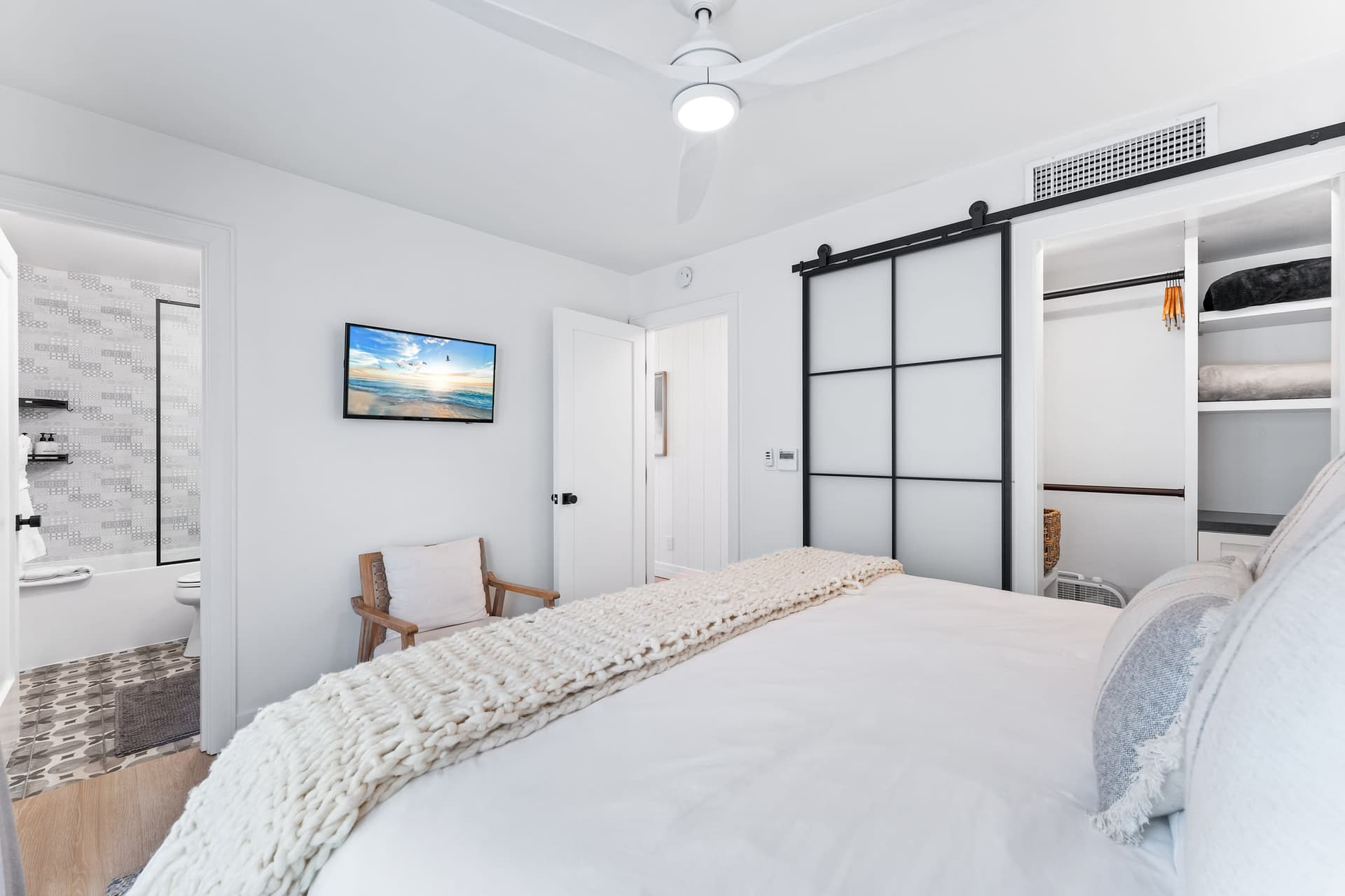 Mission Beach Suites - Image 21