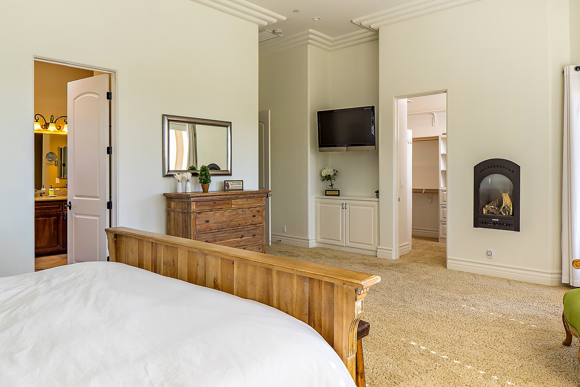 Frontier Main and Guest House - Image 28