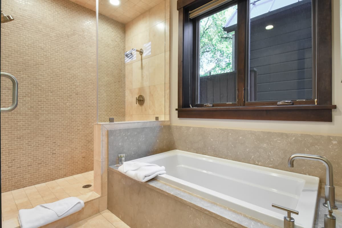 Empire Villa - Image 28