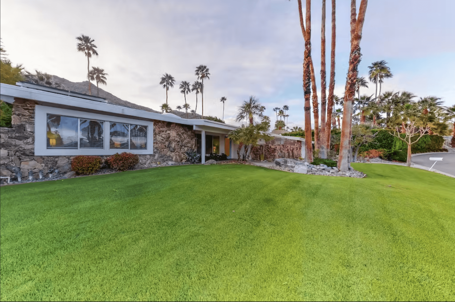 Palm Springs Style House - Image 41