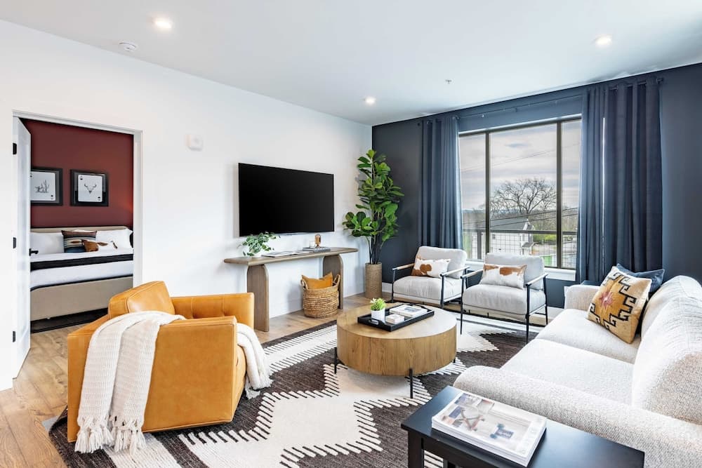 Kinfolk Quarters - Image 1