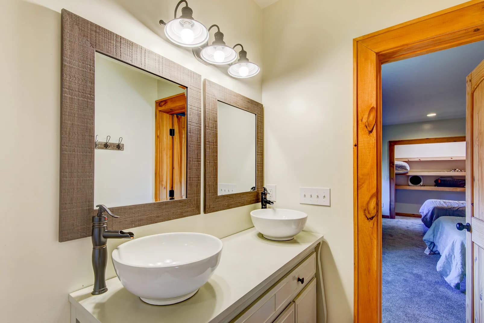 Mountain Range Retreat - Image 30