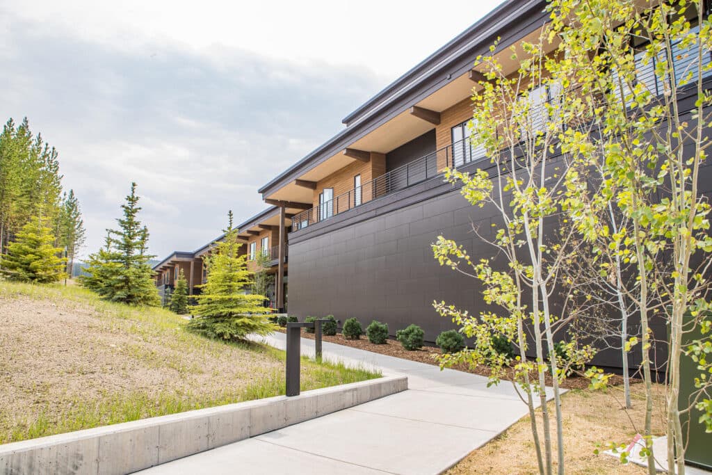 Rustic Madison Lakelodge - Image 29