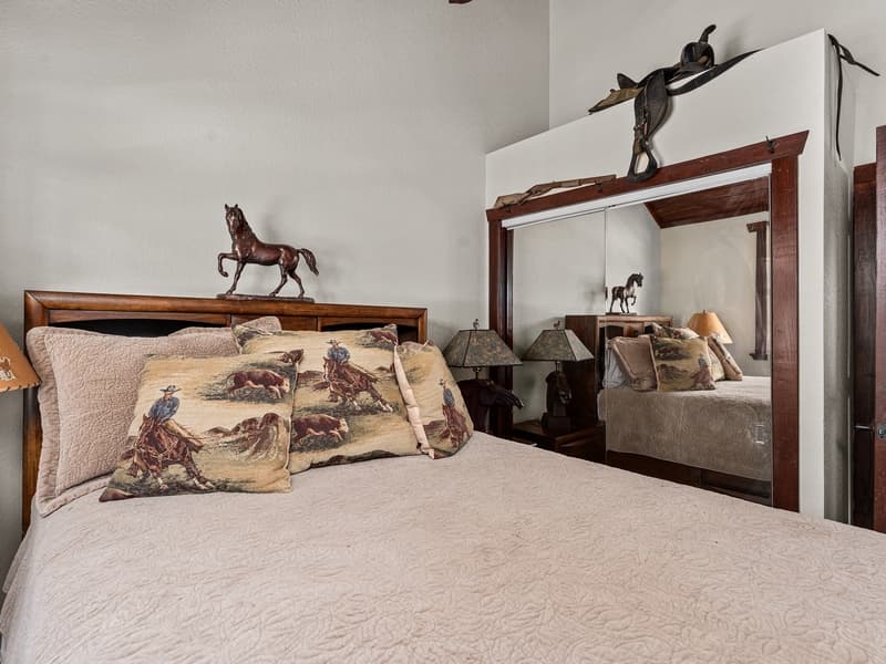 Cedar Bliss Texas Cabin - Image 13