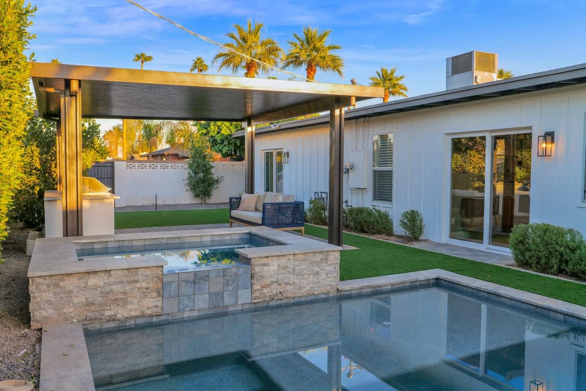 Old Town Scottsdale Retreat - Image 9