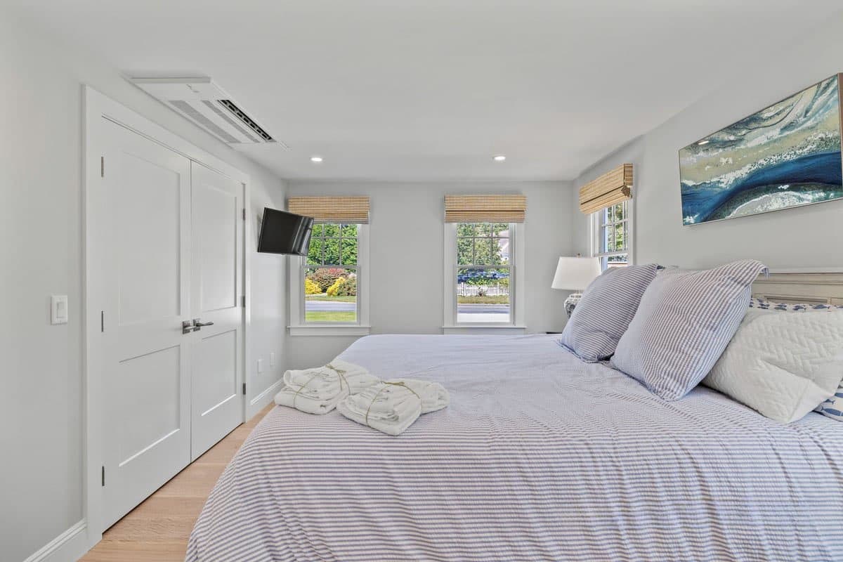 Down Easy - Image 10