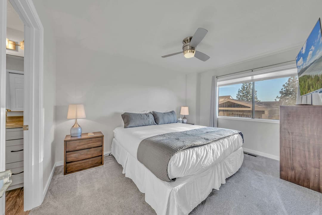 Cozy Mountain Escape - Image 12