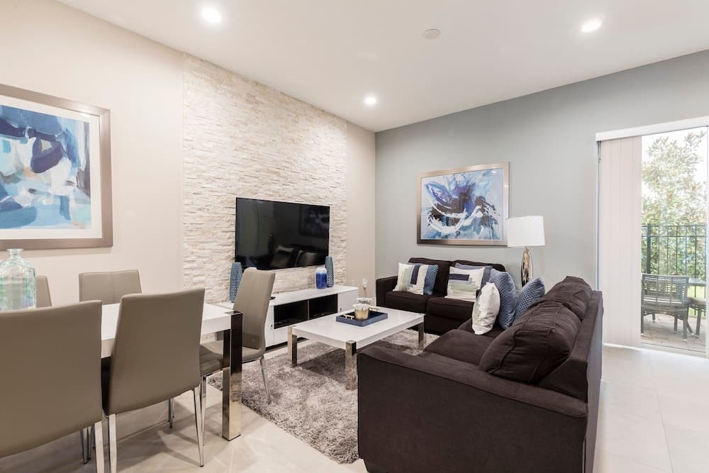 Summerville Townhome #7595 - Image 1