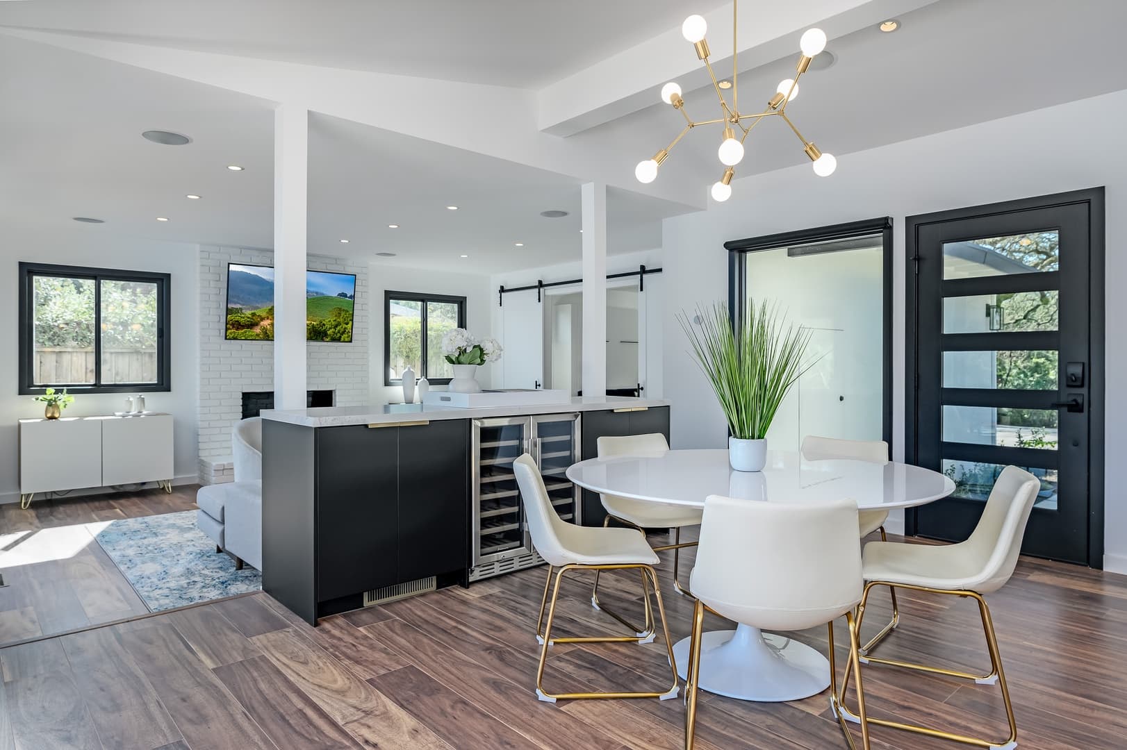 Eastward Casa Blanca Home - Image 9