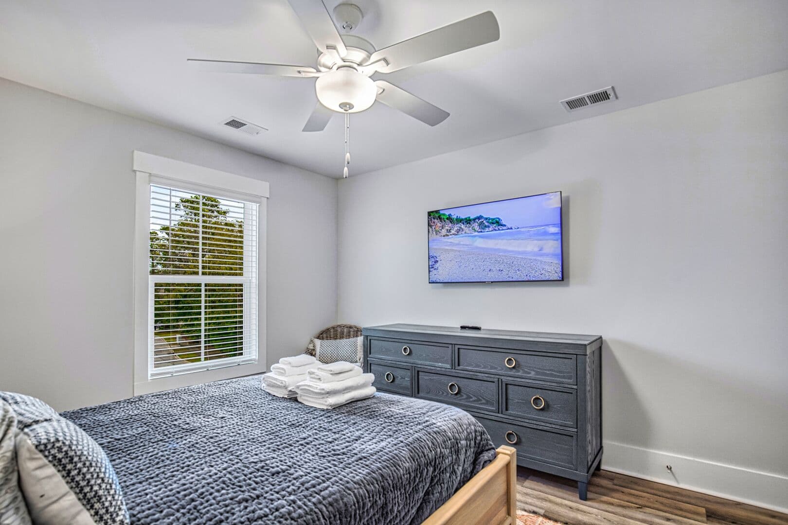 Tip Toe to the Beach - Image 15