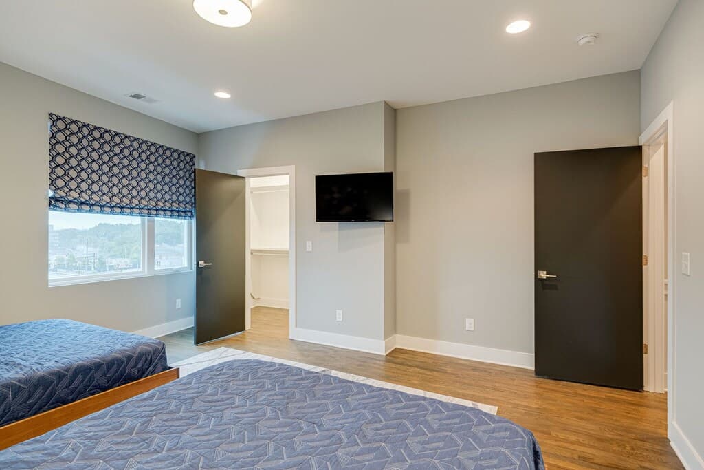 Charlotte Home - Image 11