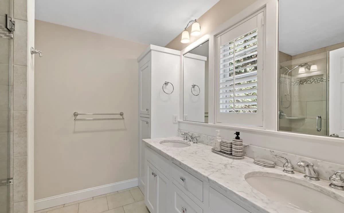 Barefoot Bungalow - Image 18