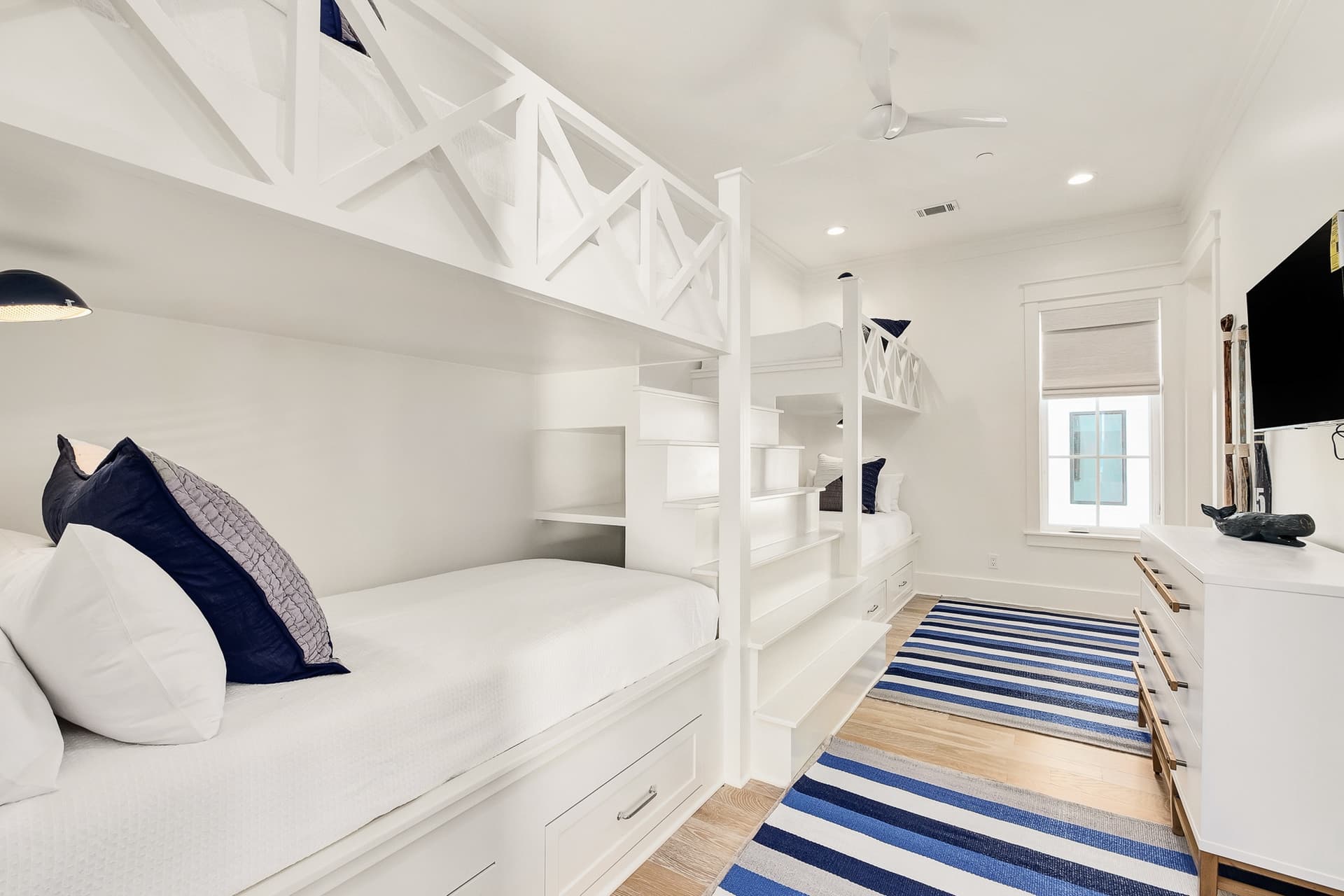 Emerald Le Luxe - Image 21