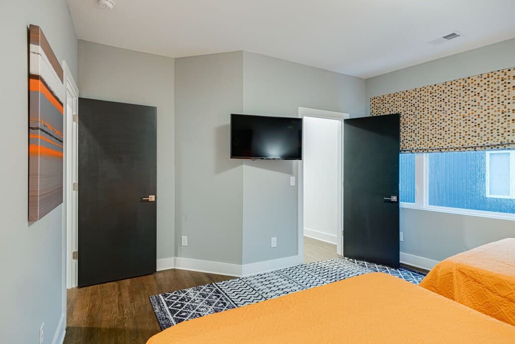 Charlotte Home - Image 10