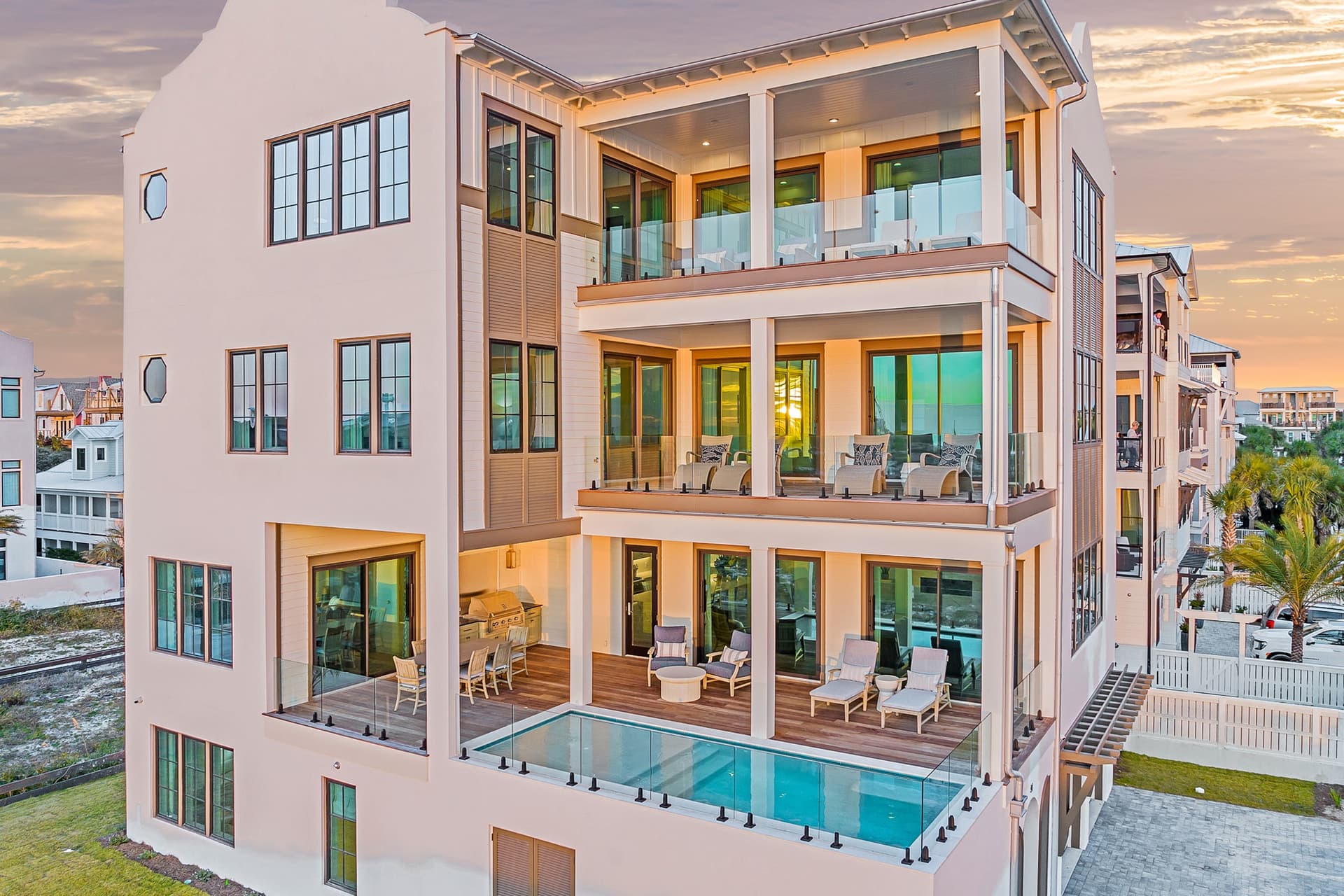 Emerald Le Luxe - Image 51