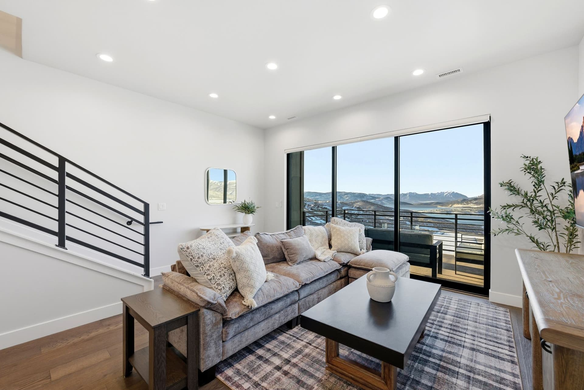 Hideout Mountain Luxe - Image 1