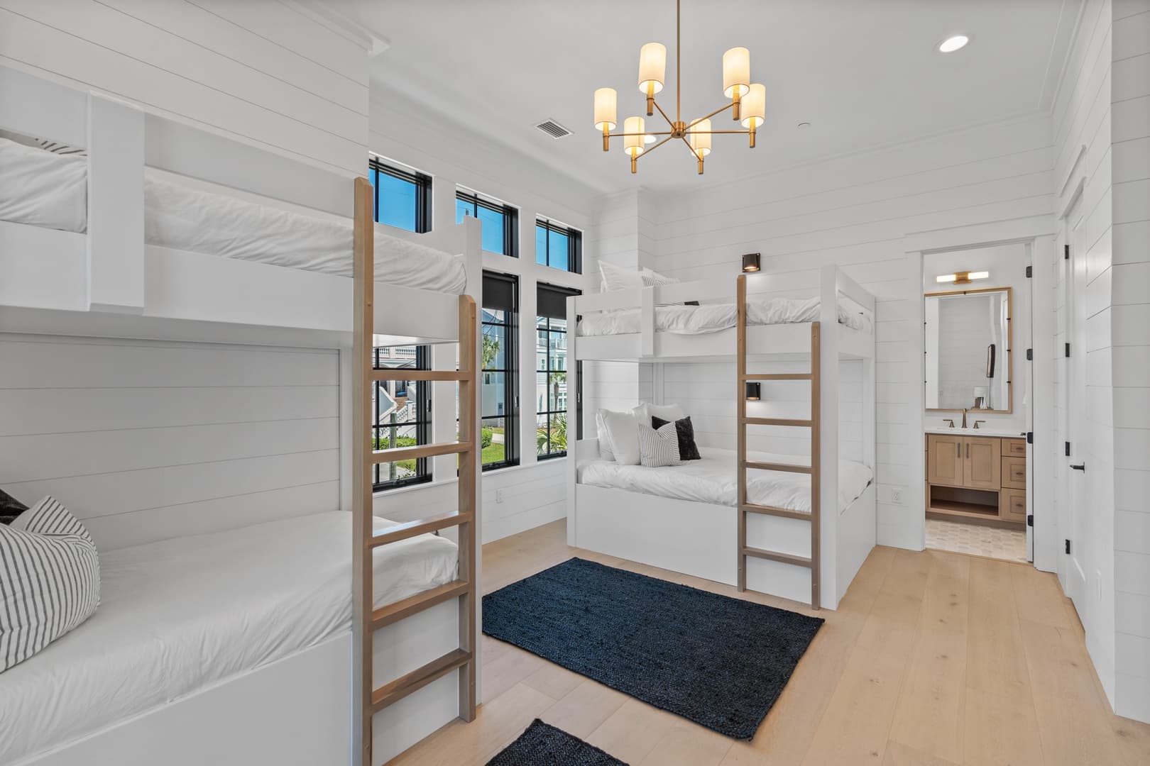 Grand Pearl - Image 73