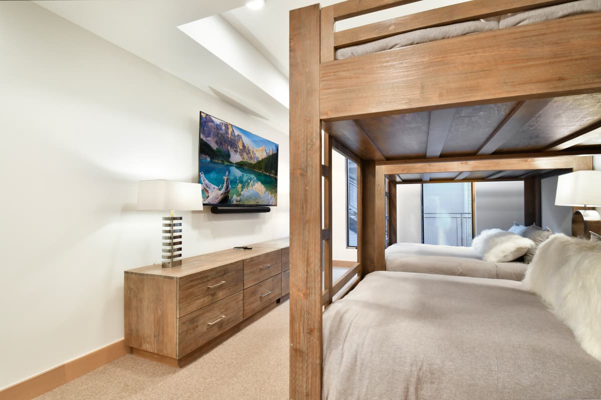 King's Crown - Image 20