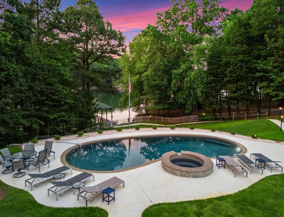 Shoreway Cove - Image 2