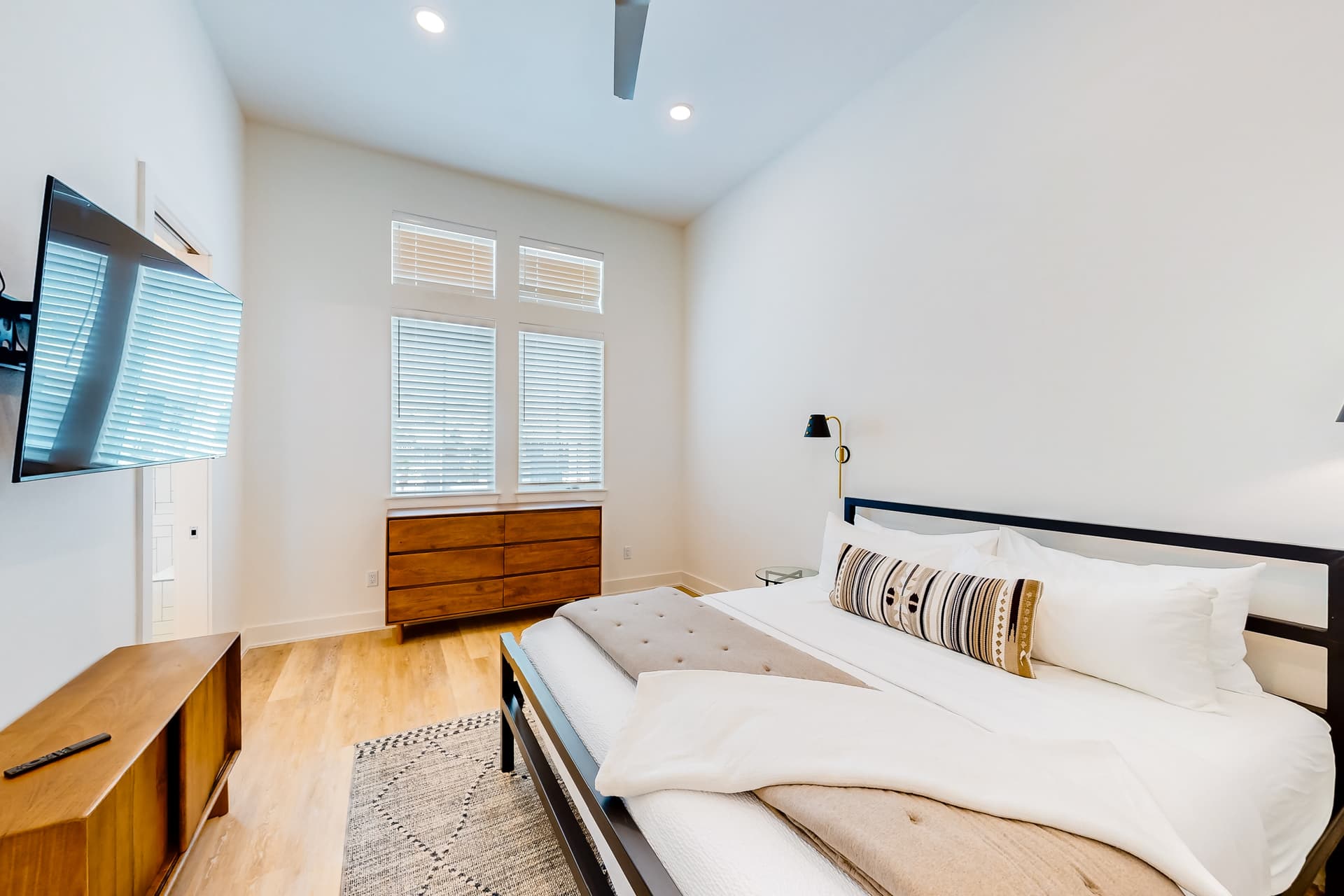 Sunshine Overtime - Image 21