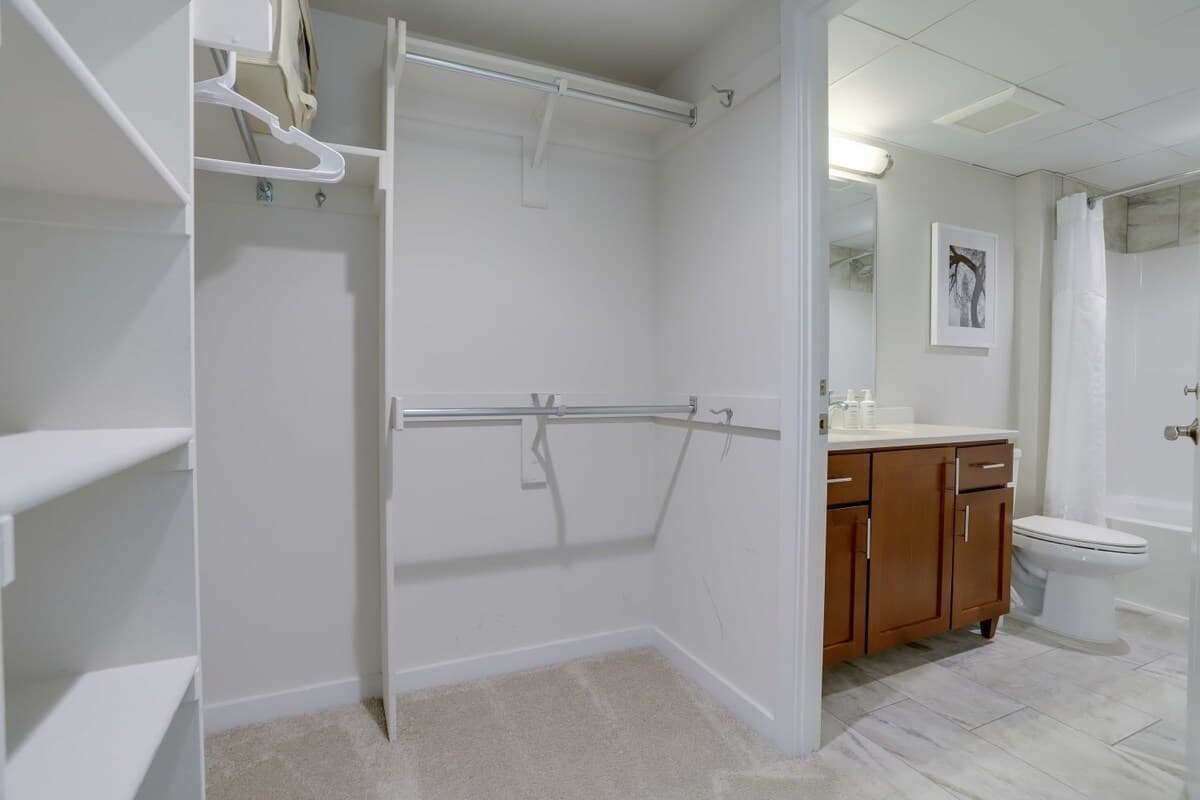 Red Brick Residence - Image 24