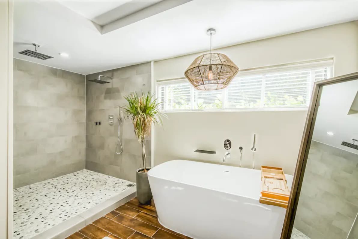 Mid-Century Modern Oasis - Image 10