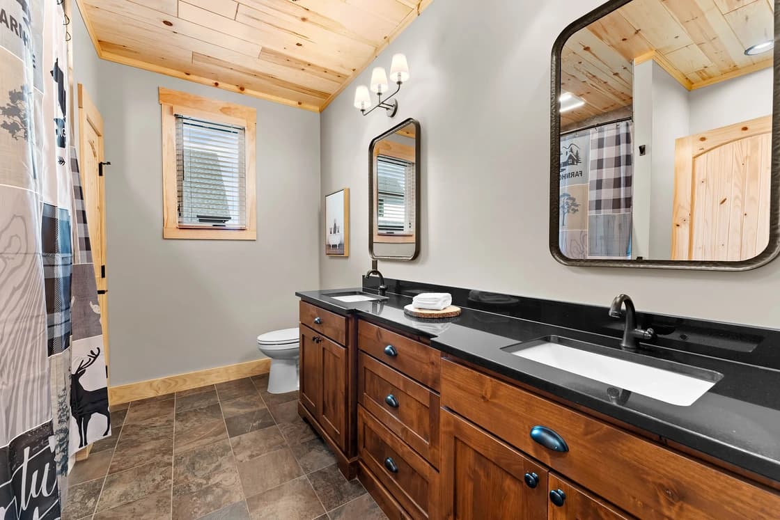 Black Bear Lodge - Image 48