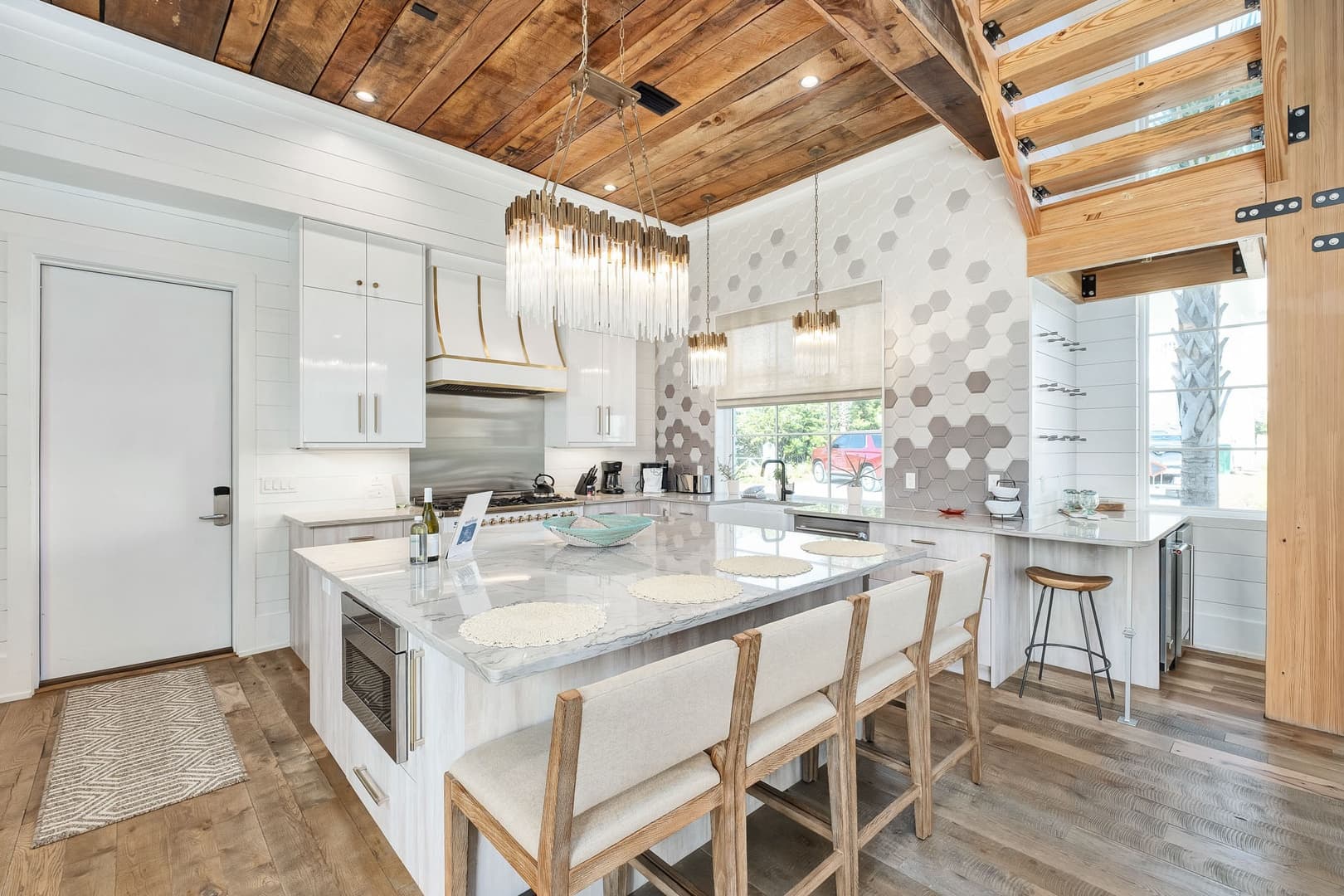 Coastal Dream Manor - Image 4