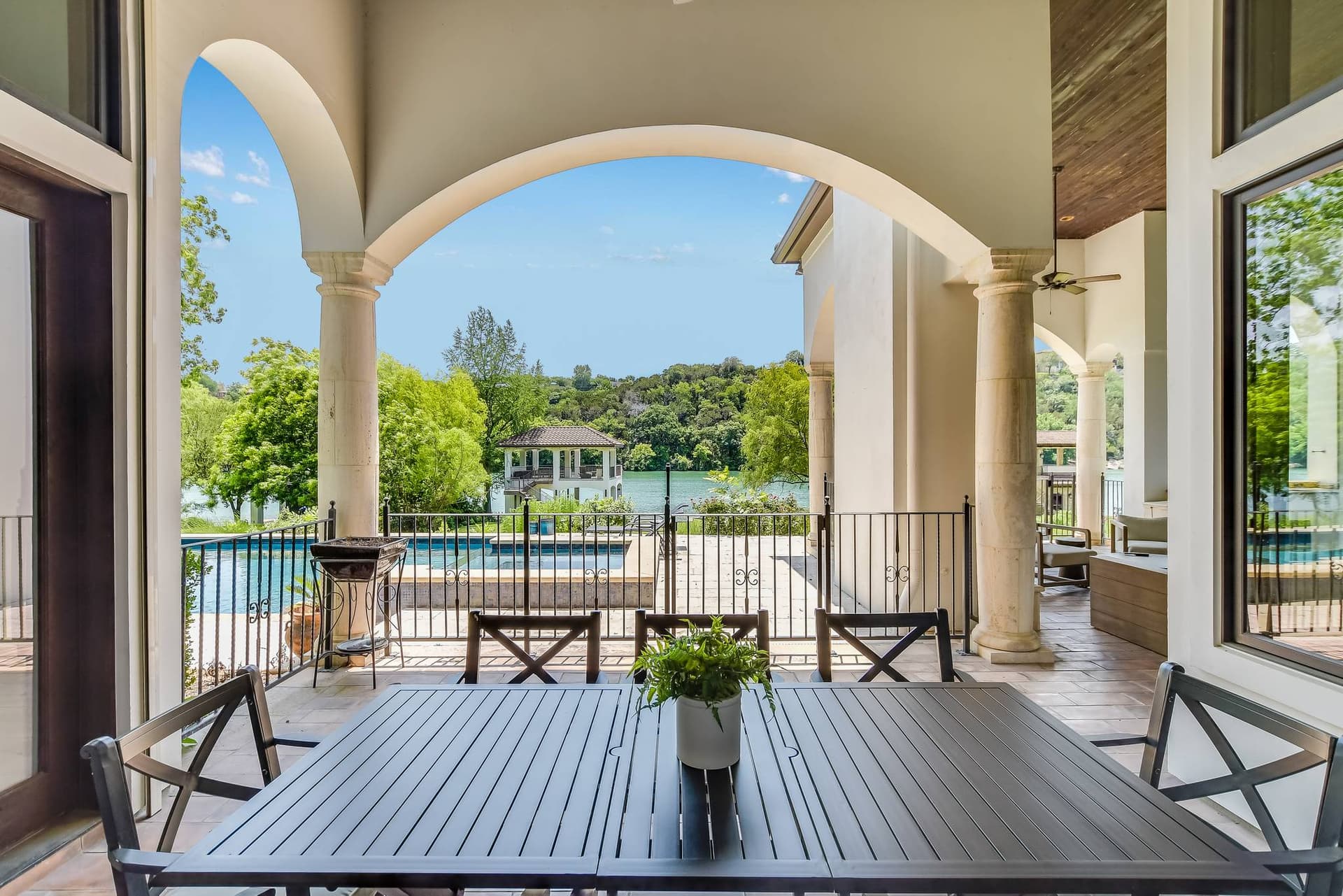 Autograph on Lake Austin - Image 38