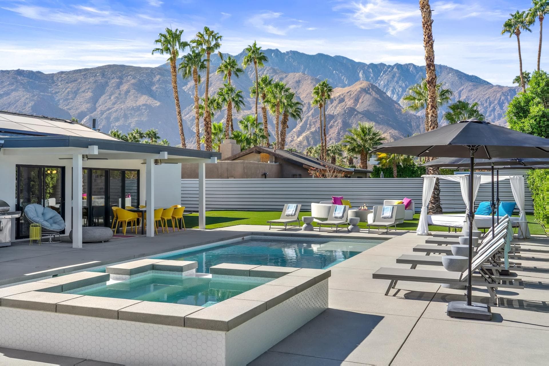 Tipsy Kitten Guest House - Image 1