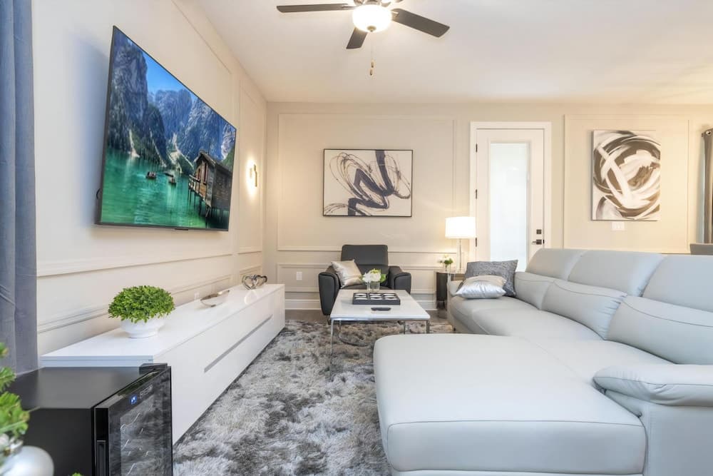 Playful Palms - Image 7