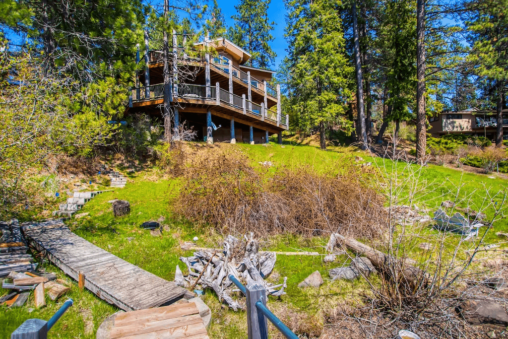 Lakefront Marvel - Image 32