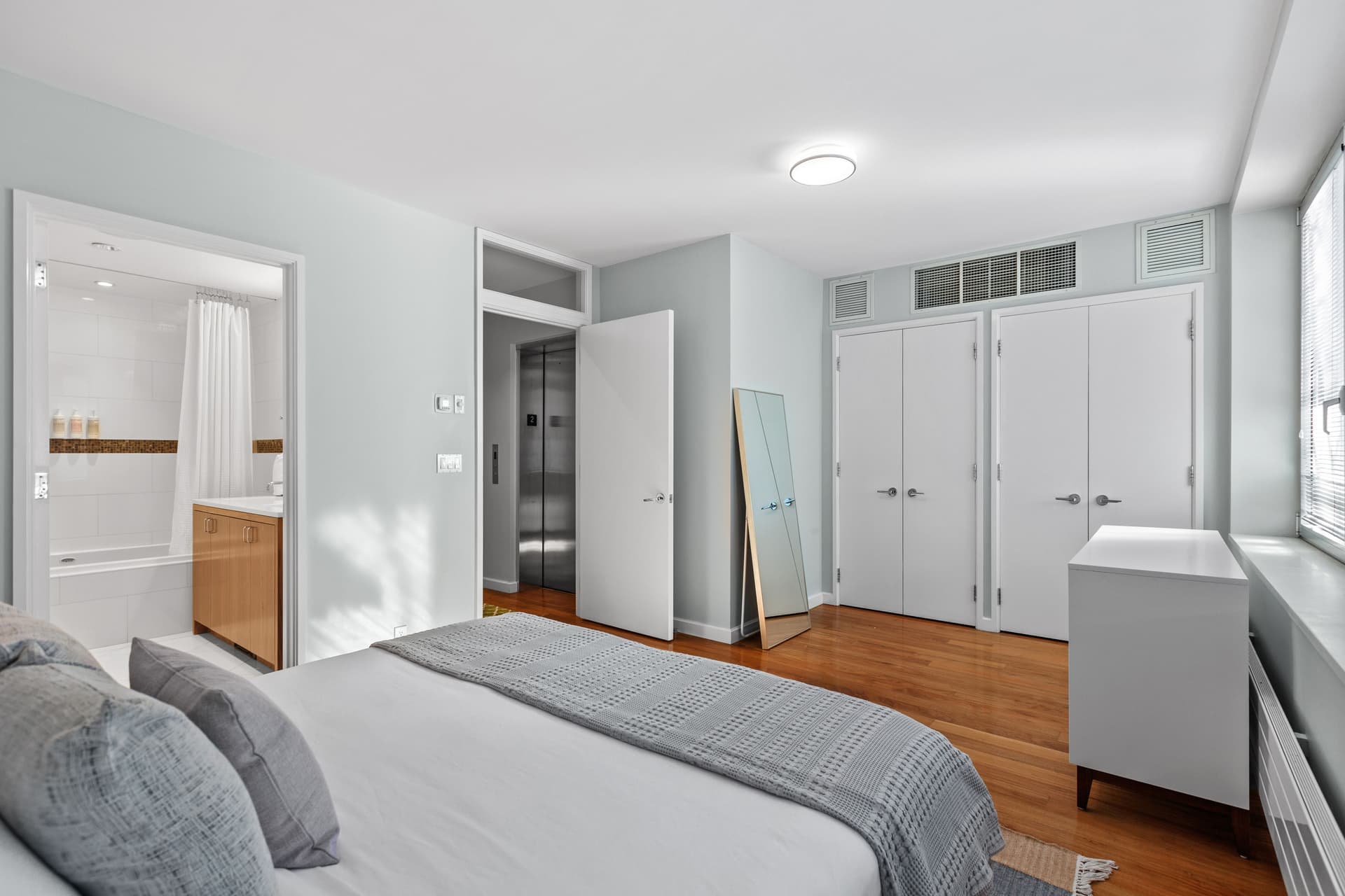 Gotham House I - Image 17