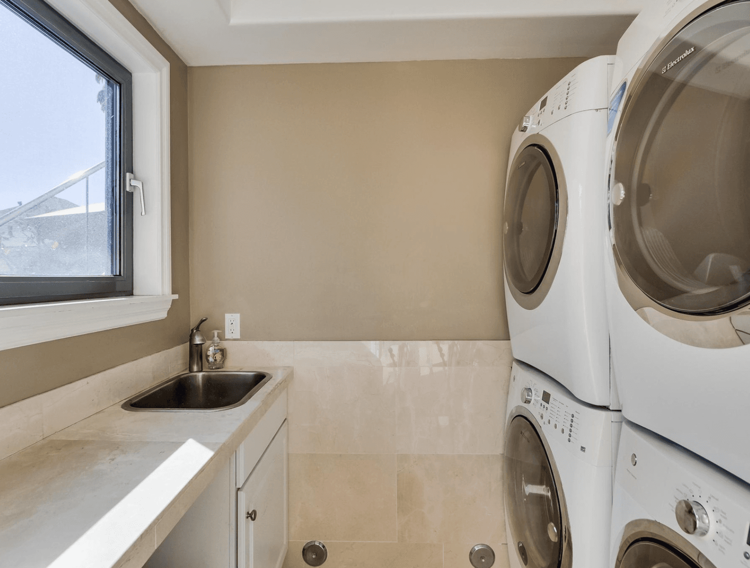 Villa on the Bay 4 - Image 30