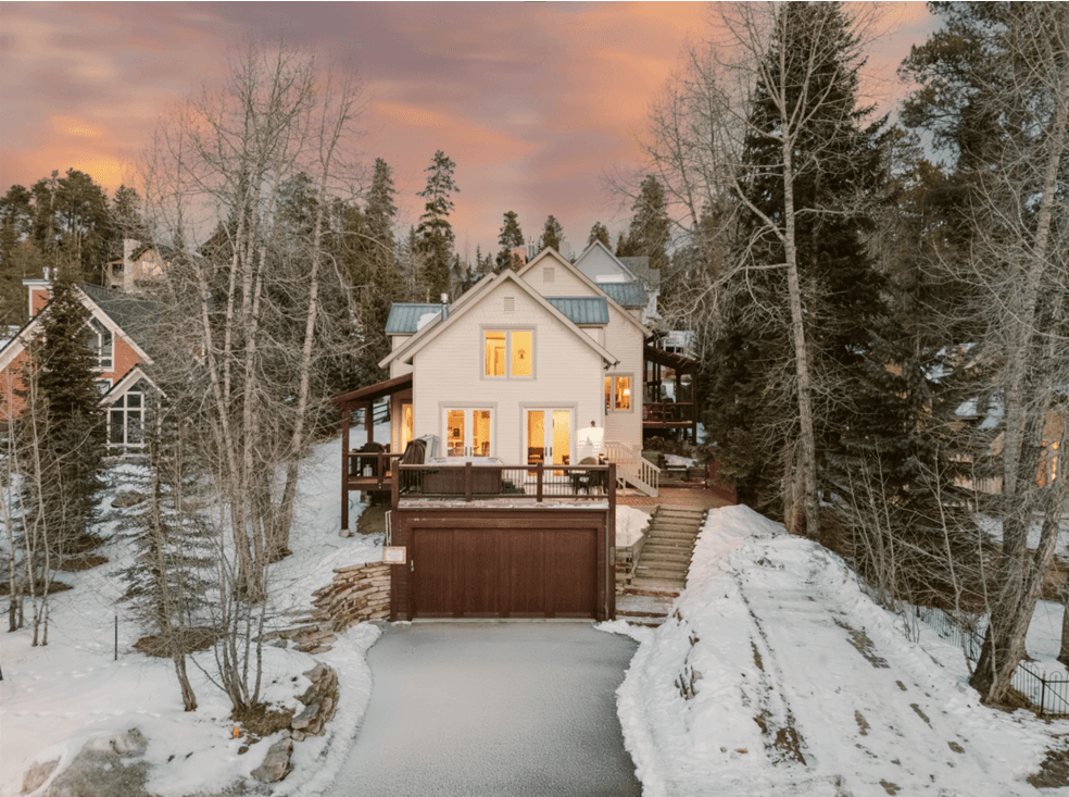Raven's Call Chalet - Image 1