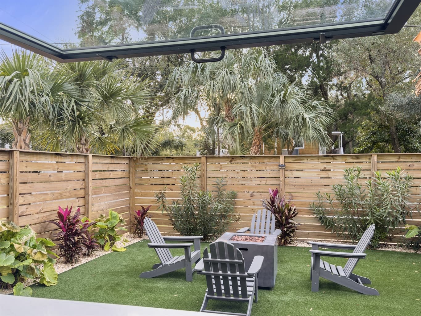 Amalfi Palms Getaway - Image 3