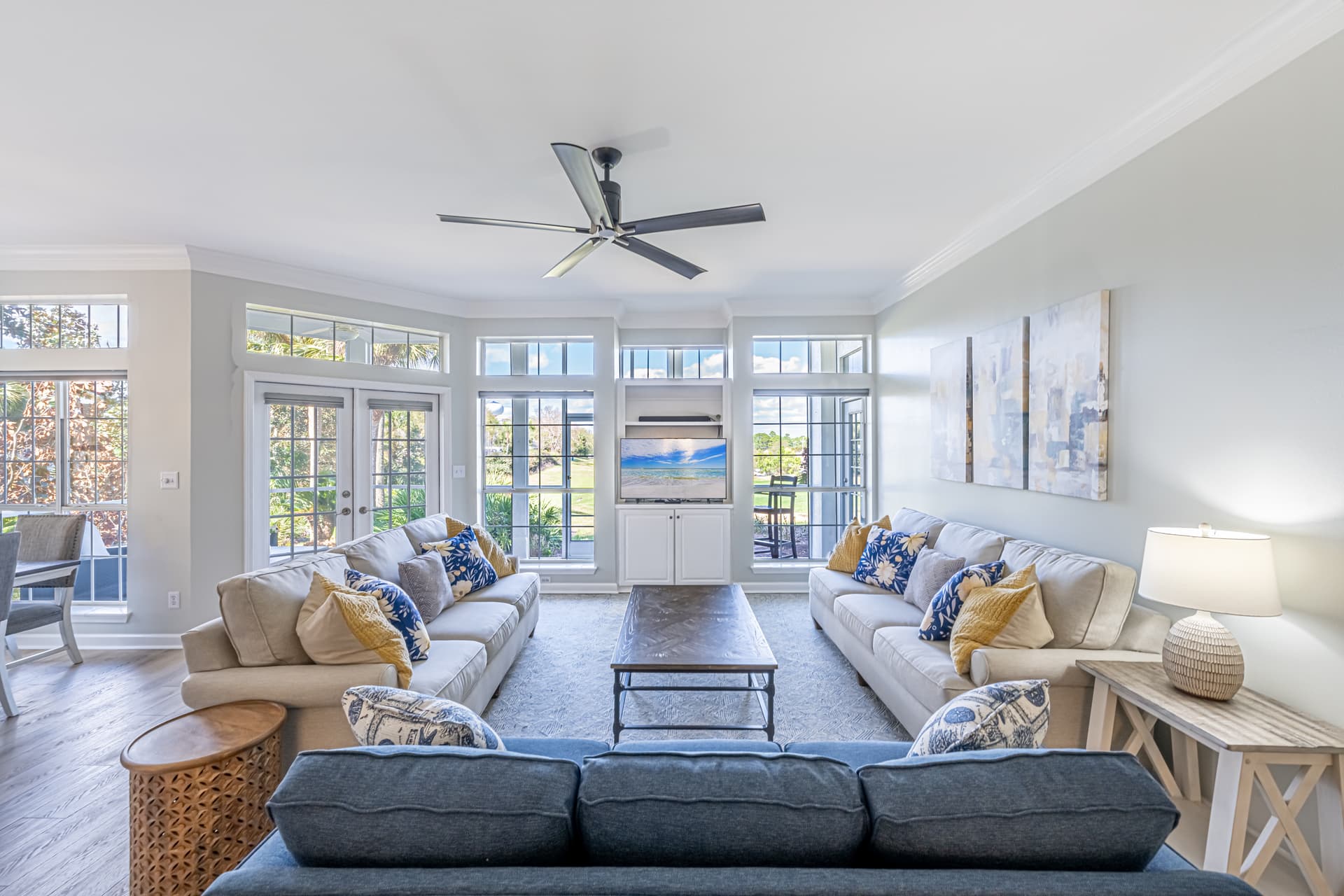 Blue Wave Residence - Image 1