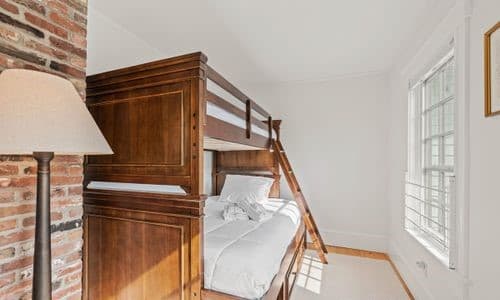 Hiawatha Manor - Image 26