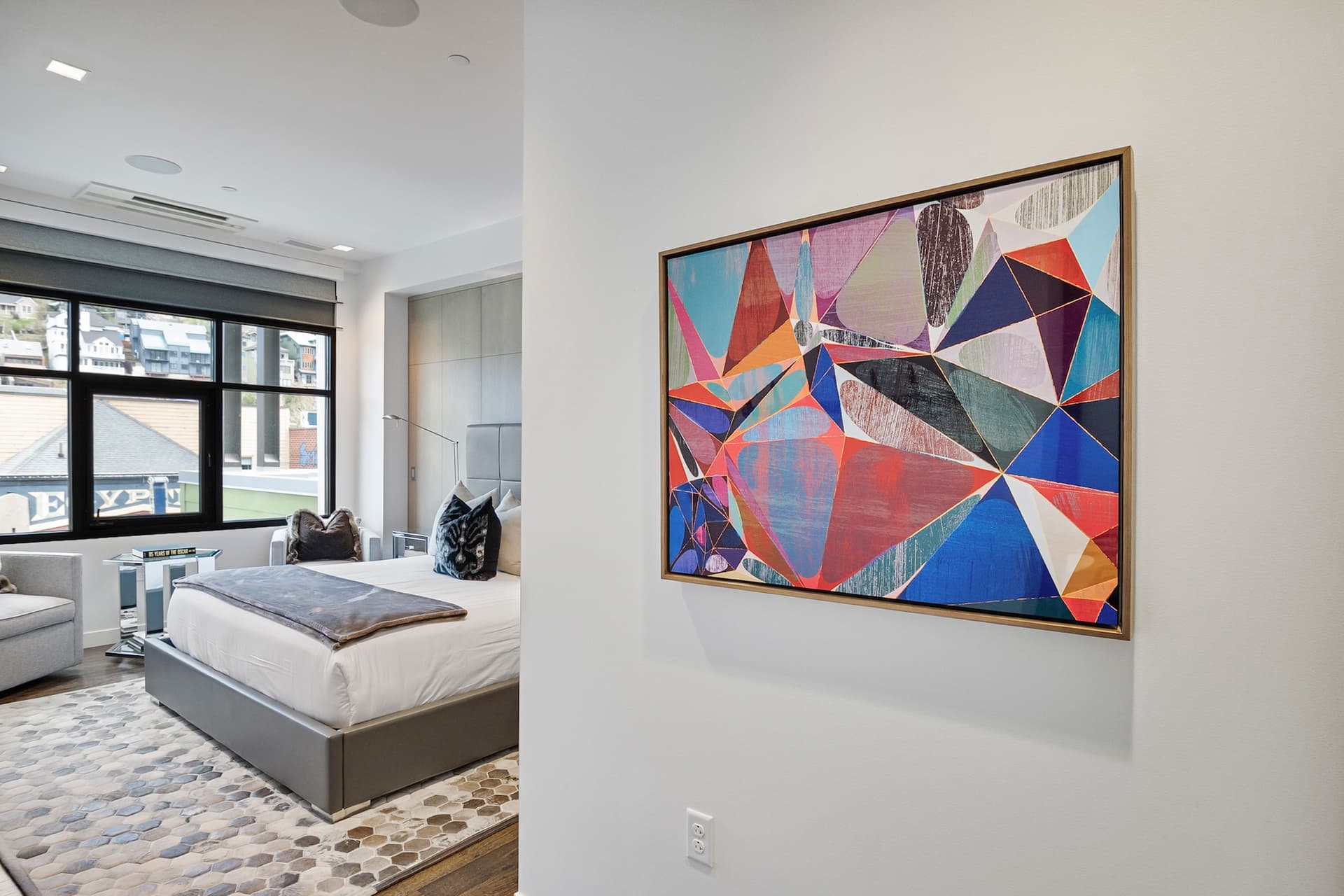 Mountain Luxe Retreat on Main - Image 10