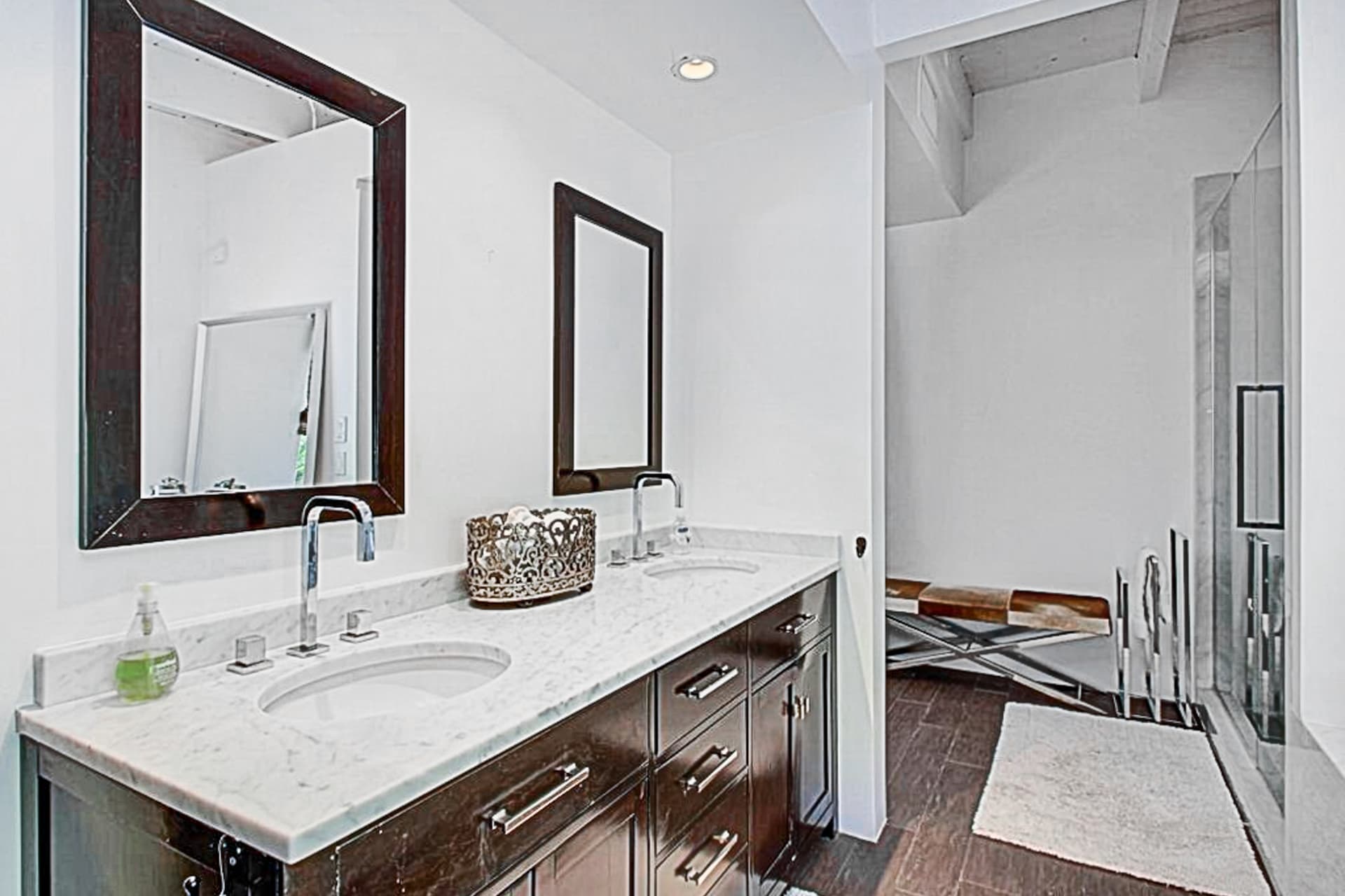 Club 1070 Home - Image 15