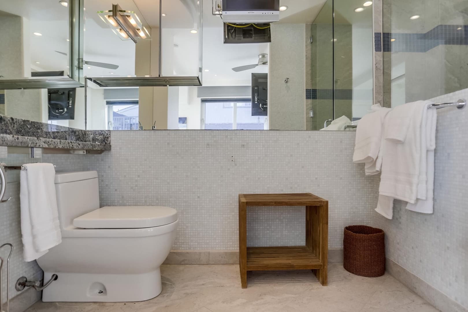 Liquid Blue Home - Image 16