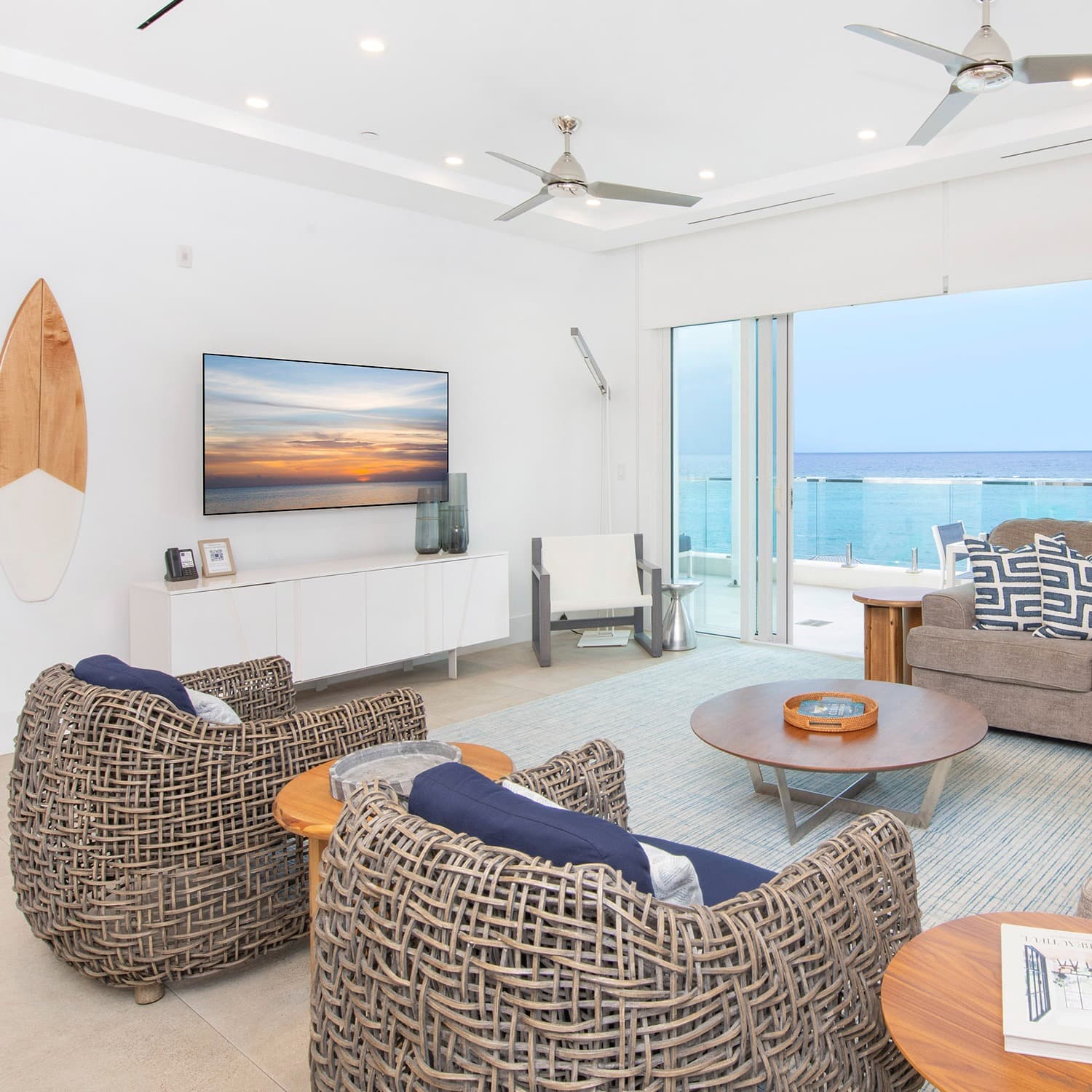 Azure Breeze Haven - Image 1