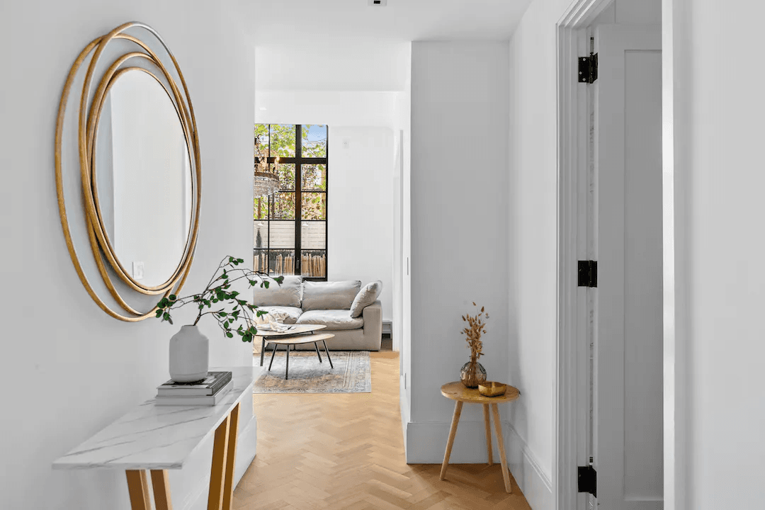 Clinton Home - Image 4