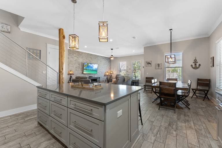 Aquaholic House - Image 13