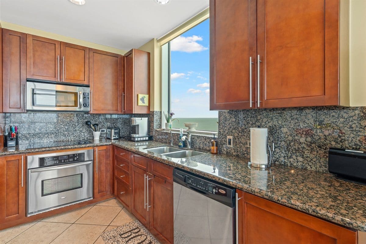 Sapphire Residence - Image 11