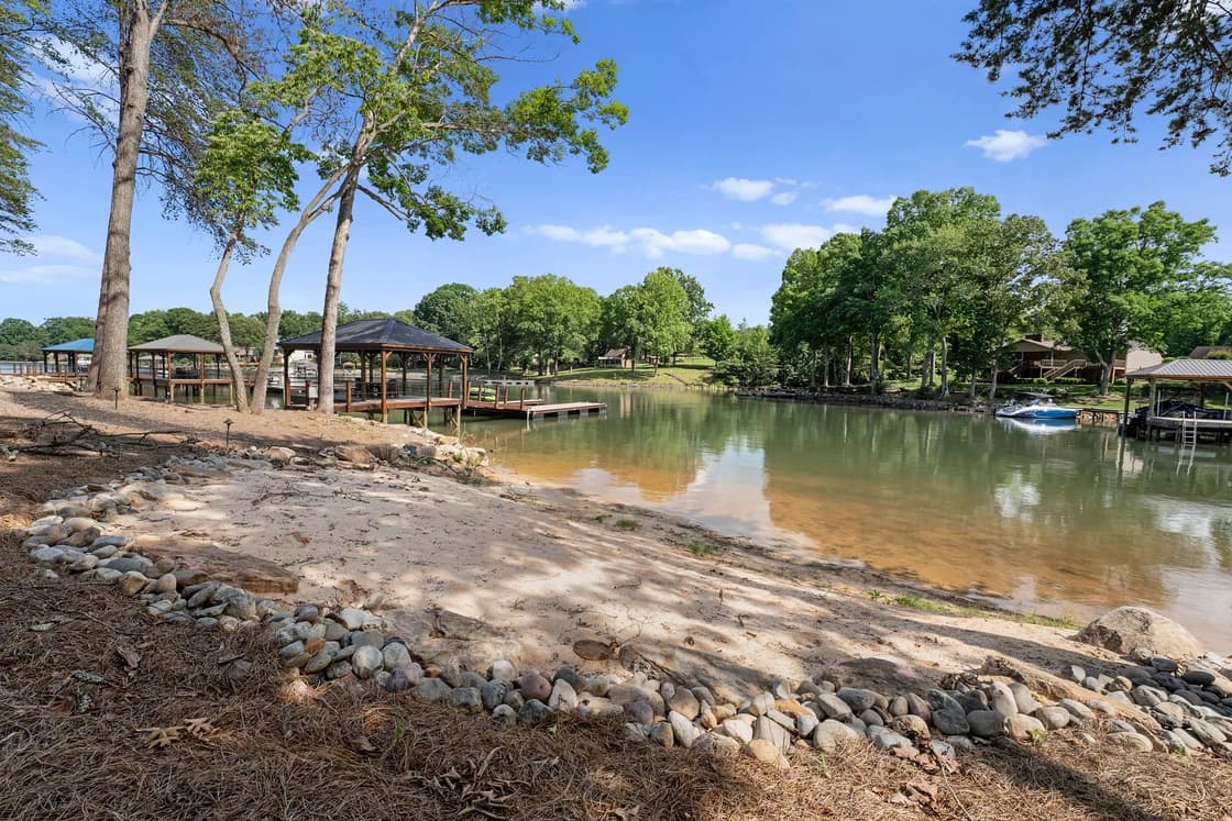 Lakefront Serenity Lodges - Image 74