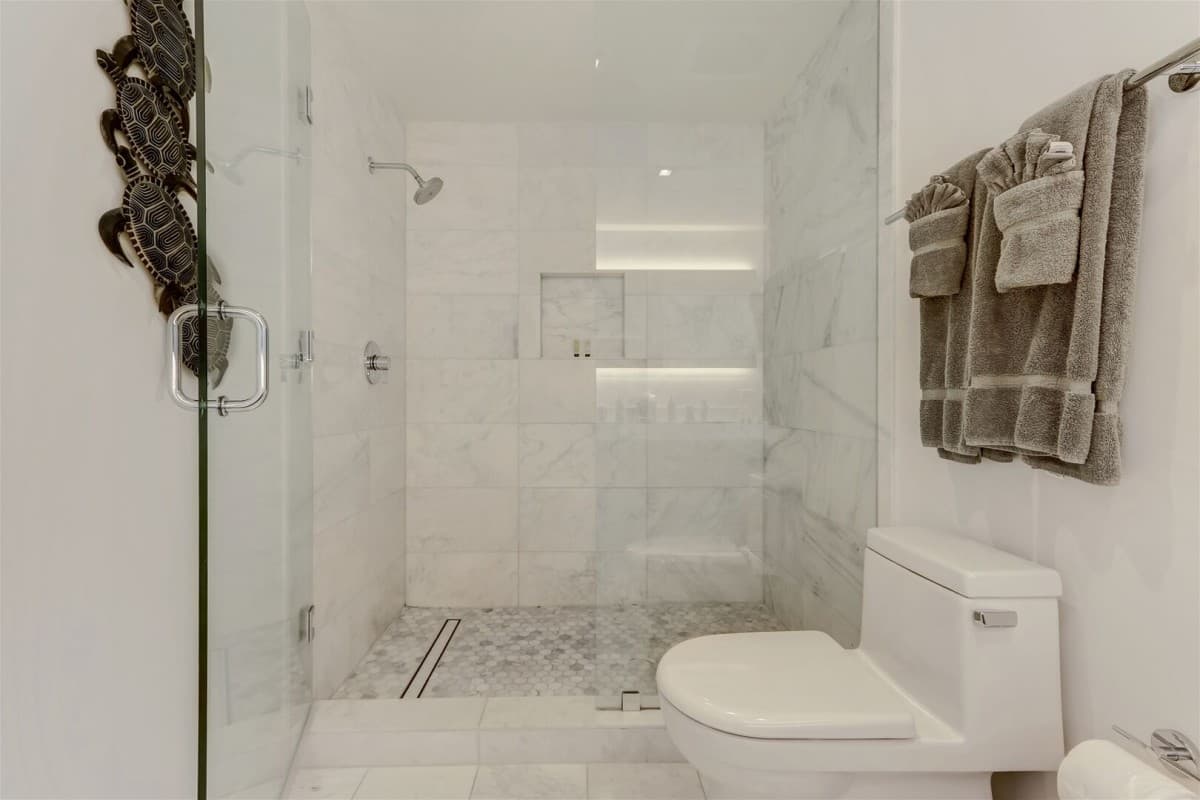 Modern Home - Image 11