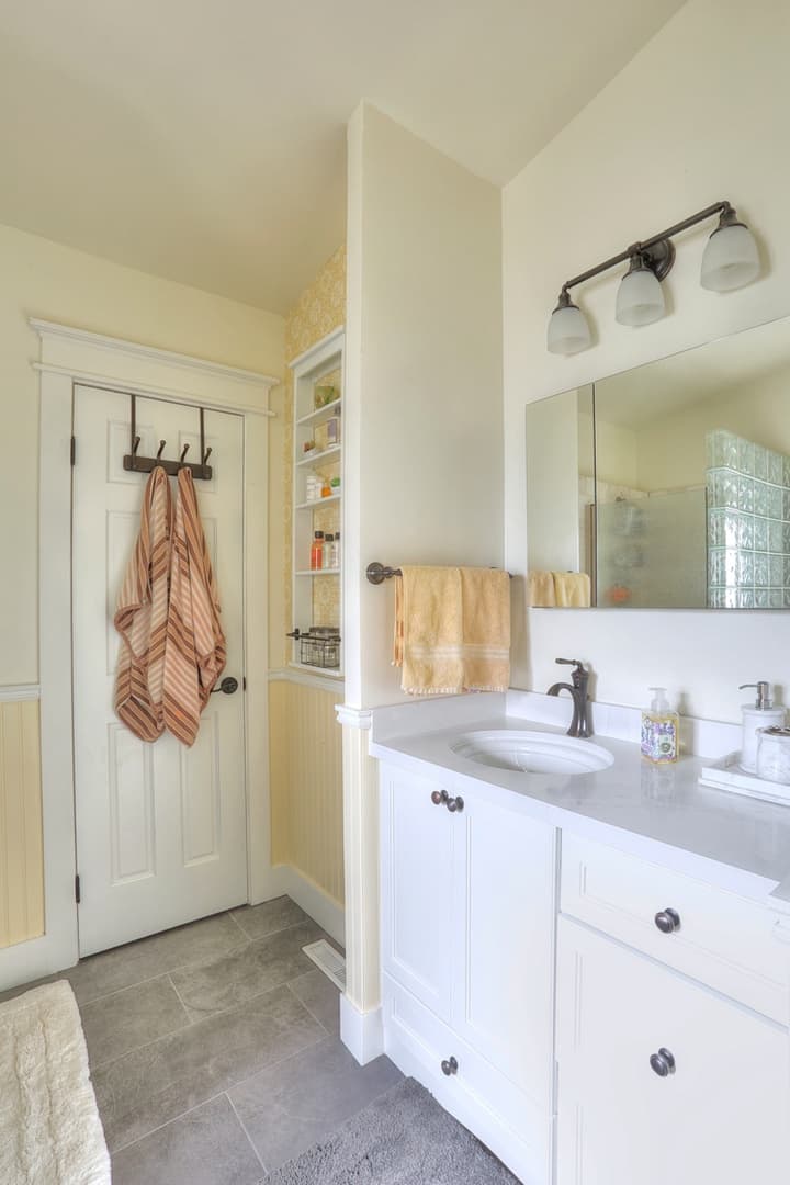 Quiet Country Cottage - Image 17