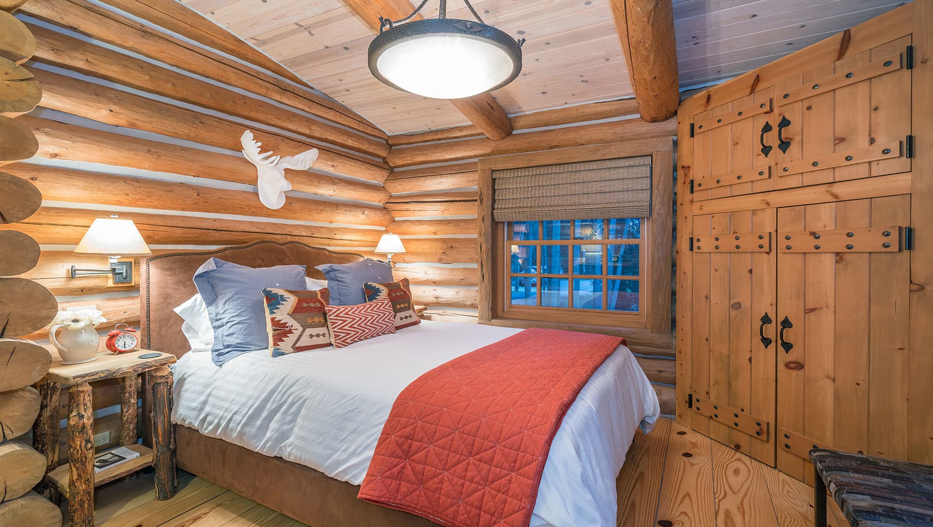 Yellow Brick Cabin - Image 14