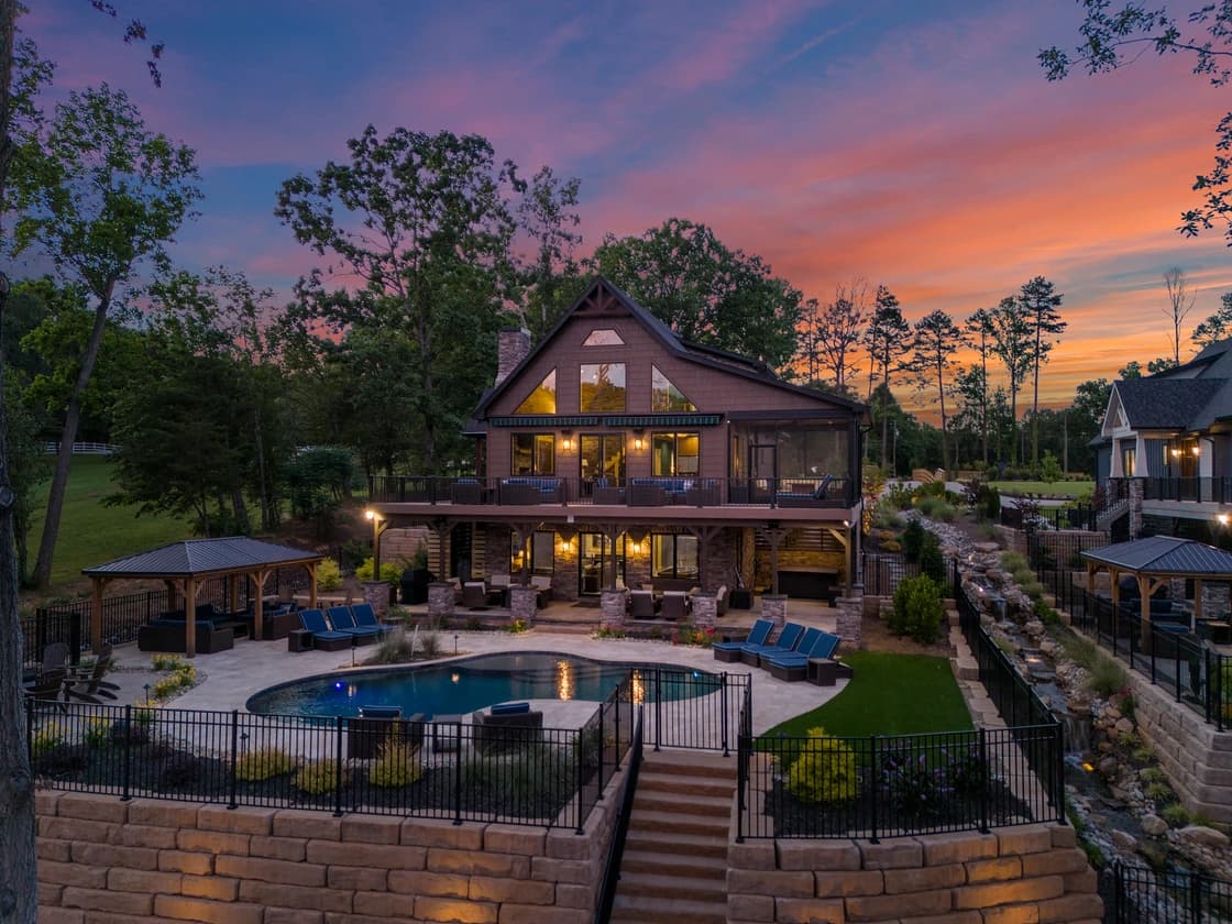 Black Bear Lodge - Image 7